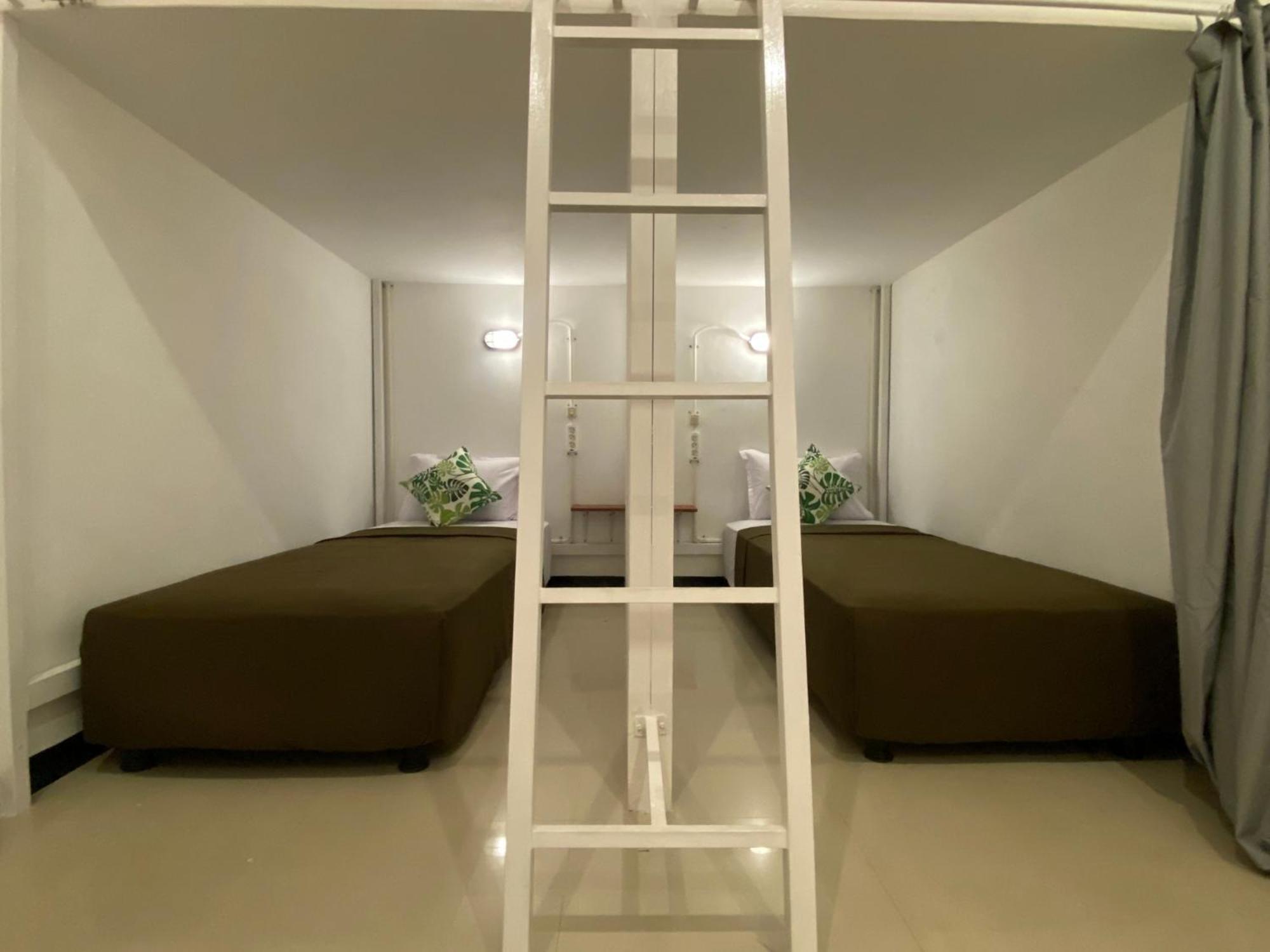 Revive By Snooze Hostel Banyuwangi  Bagian luar foto