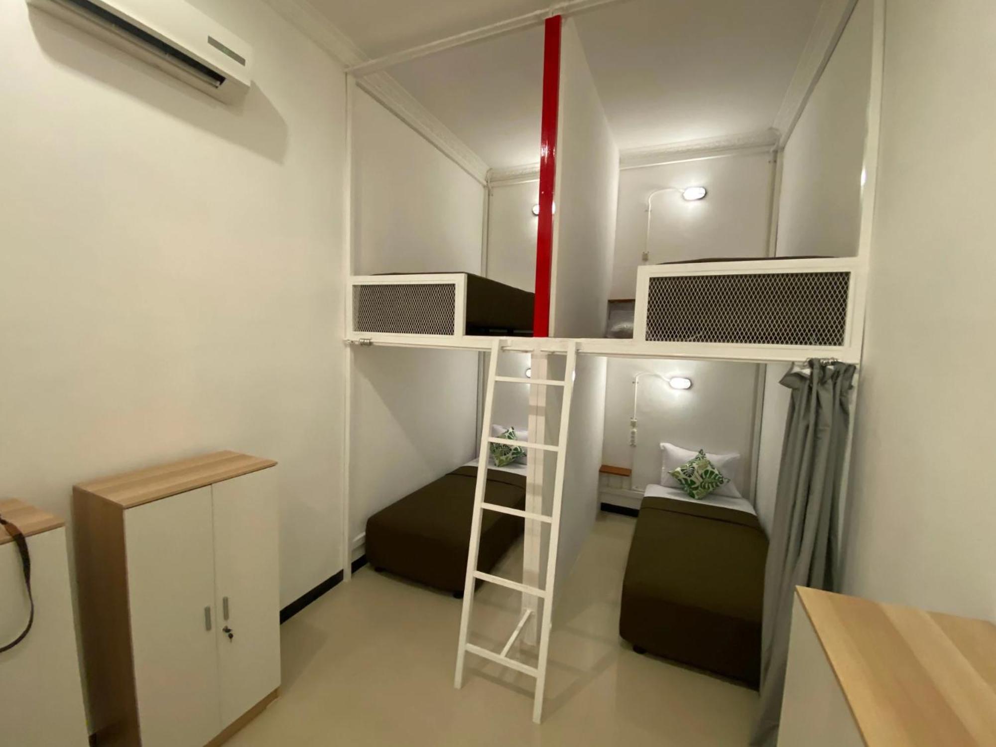 Revive By Snooze Hostel Banyuwangi  Bagian luar foto